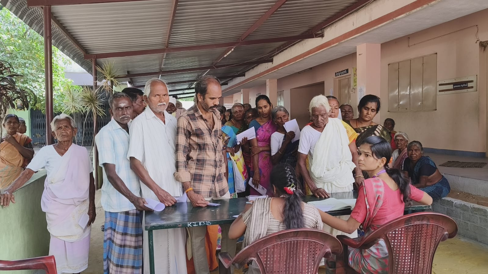 கோபியில் இலவச கண் சிகிச்சை முகாம் நடைபெற்றது